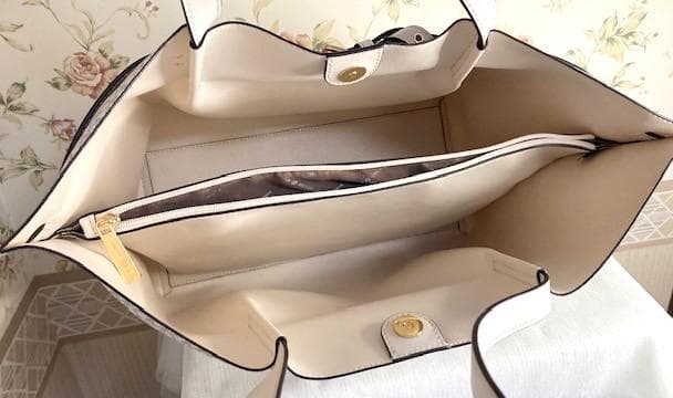 マイケルコース ホワイト　エミリア　シグネチャー　美品　A4サイズトートバッグ