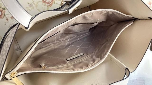 マイケルコース ホワイト　エミリア　シグネチャー　美品　A4サイズトートバッグ