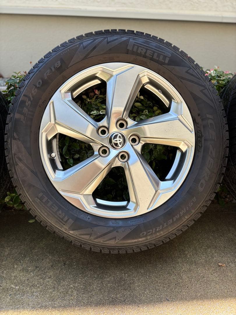 f*o様 Pirelli 225/60R18 タイヤ・ホイールセット