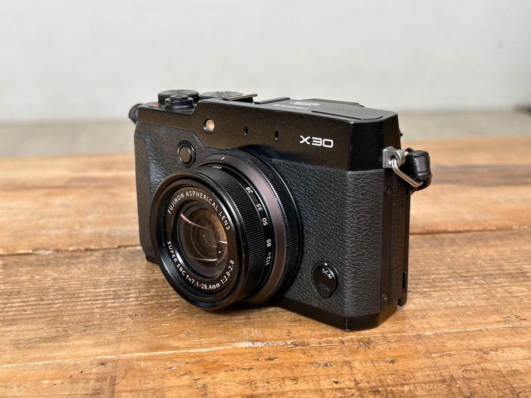 富士フイルム X30 コンパクトデジタルカメラ