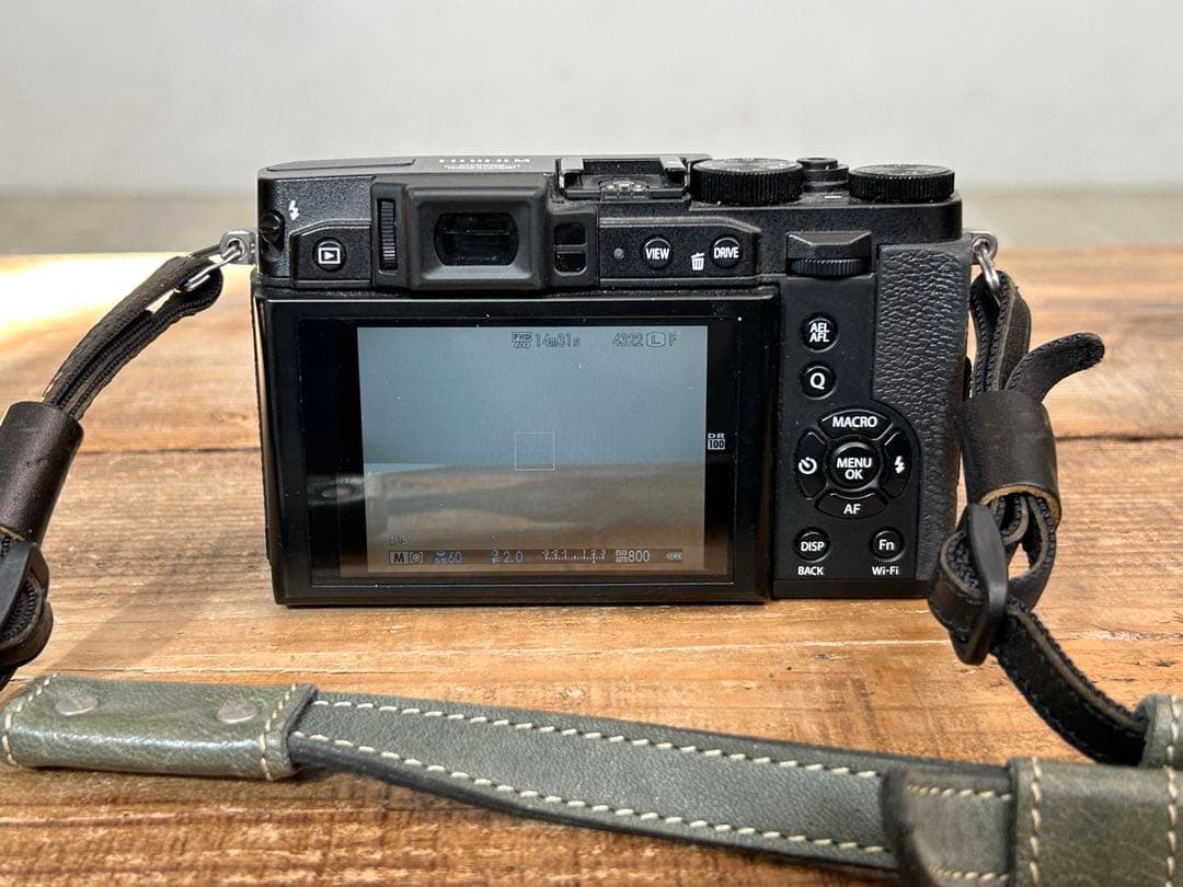 富士フイルム X30 コンパクトデジタルカメラ