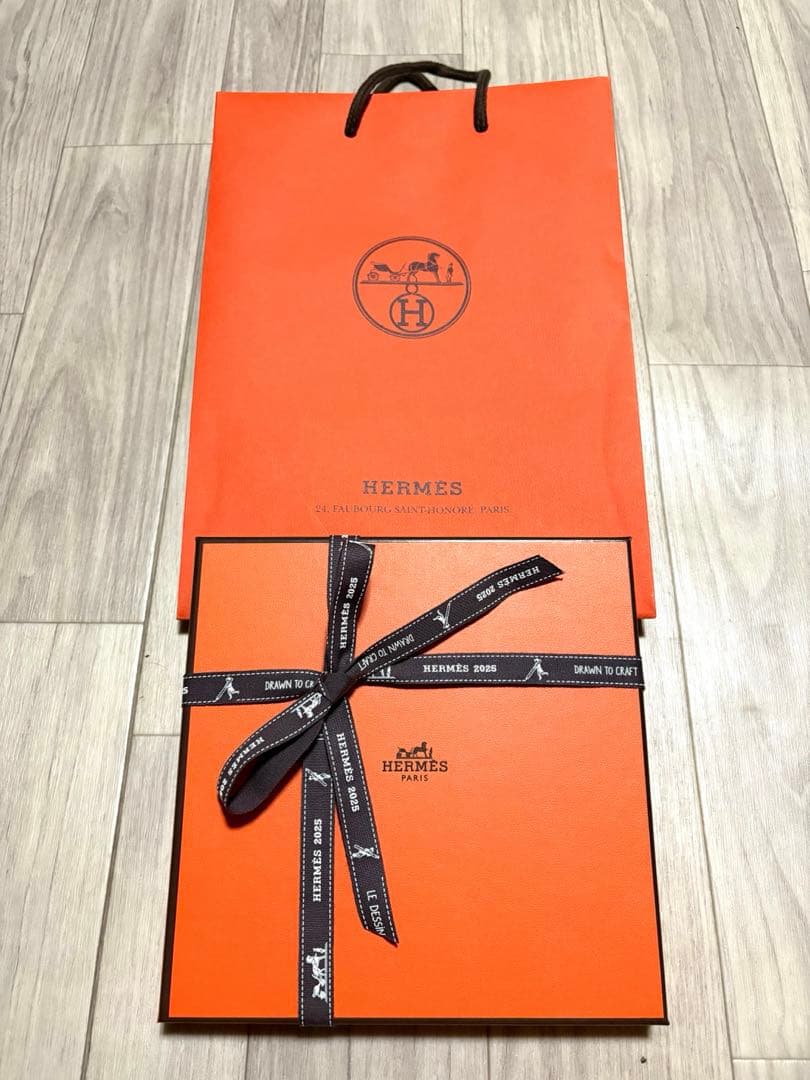 HERMES カレ・タオル（ステアーズ） オレンジ 新品、未使用、タグ付き