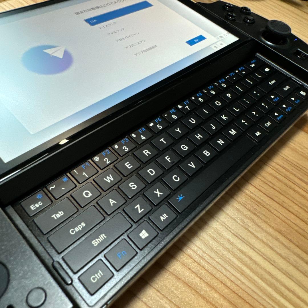 ミニPC GPD WIN4 (2024) Ryzen7 8840U 32GB/2TB