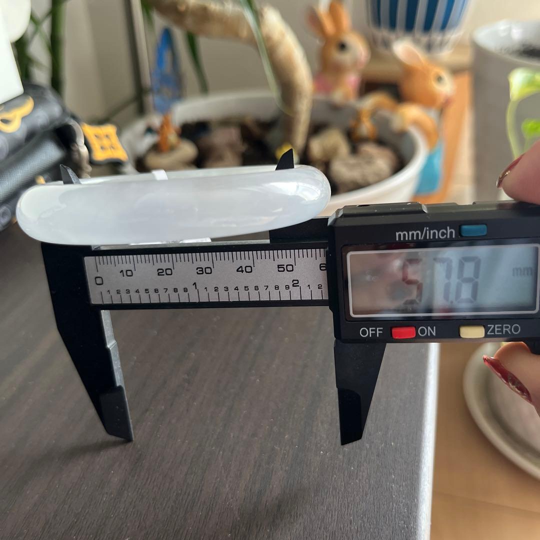 氷白色翡翠バングル