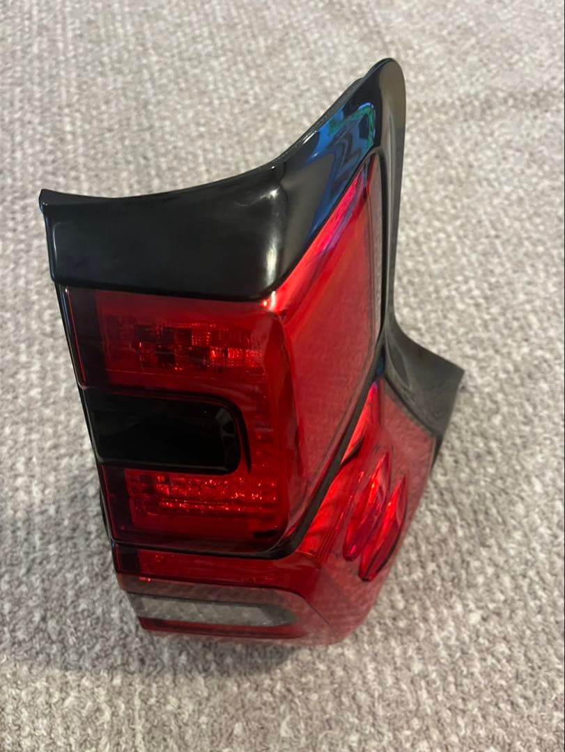 ランドクルーザープラド 150後期　純正　左右テールランプ
