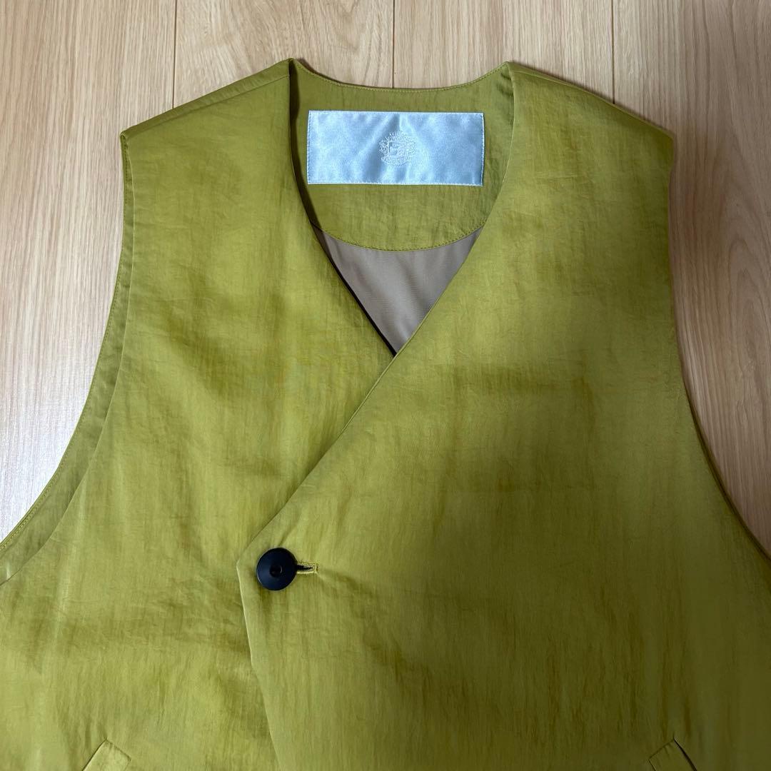 Dulcamara ラウンドカットパデッドベスト