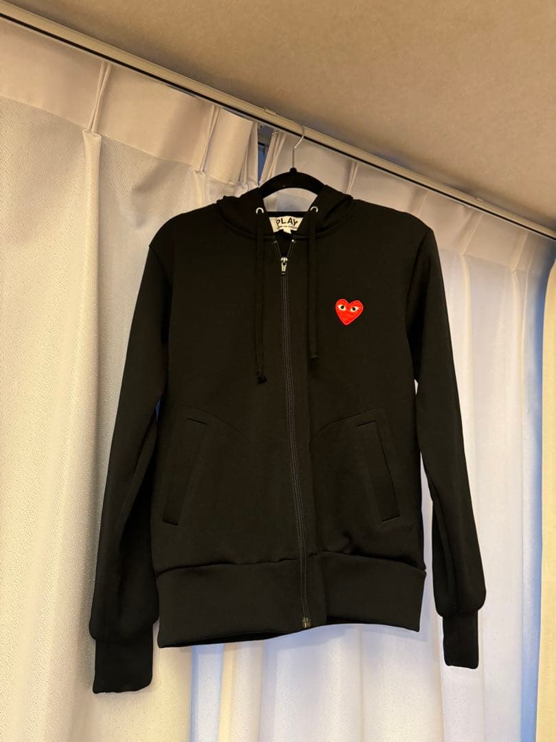 PLAY コムデギャルソン パーカー黒