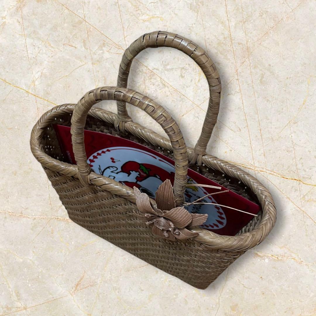 【希少】山葡萄かごバッグ✨年代物✨ブラウンのコサージュ付き❣️