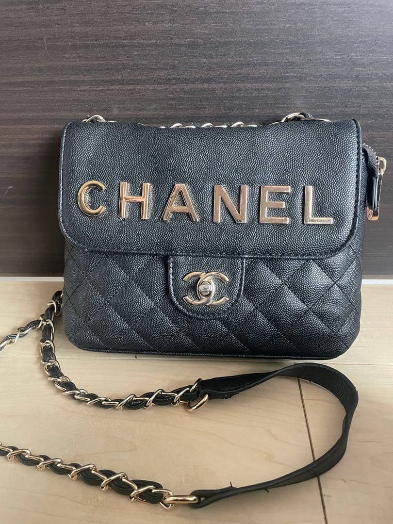 ブラック キルティングショルダーバッグ