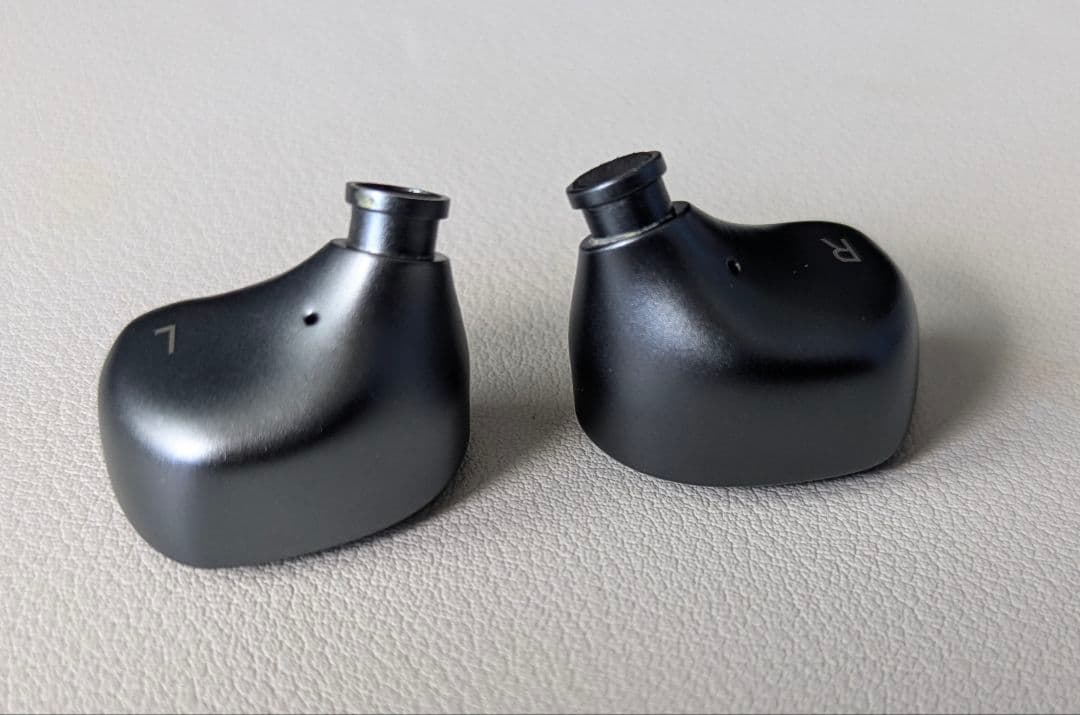 TRIPOWIN×HBB Olina 有線イヤホン（リケーブル可能）