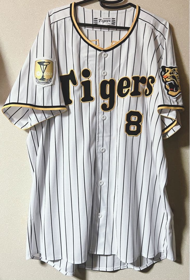 阪神タイガース　佐藤輝明優勝パッチユニXO&ミニフィギュア