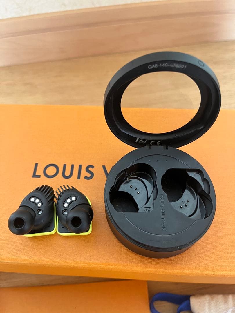 ルイヴィトン ホライゾン イヤホン モノグラム 付属品完備 VUITTON