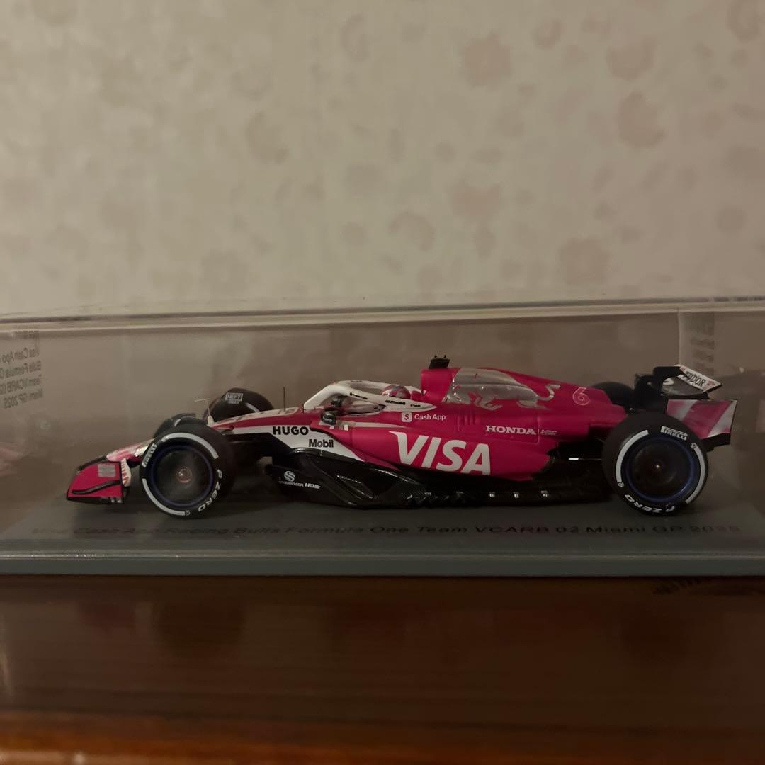 ミニカー Visa Cash App Racing Bulls VCARB 02