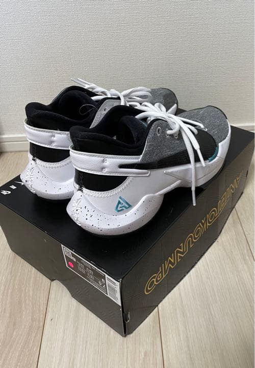 新品　NIKE ZOOM FREAK ２　25.5cm