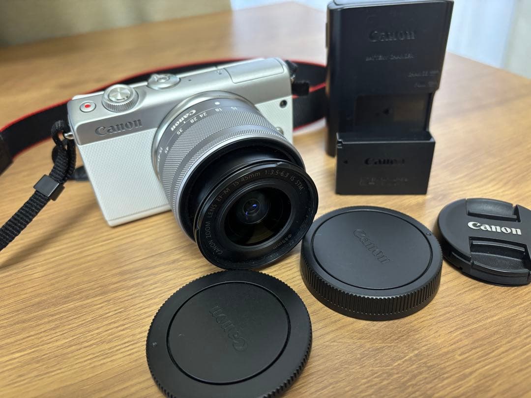 Canon キヤノン EOS M100 ボディ ホワイト 本体レンズバッテリー