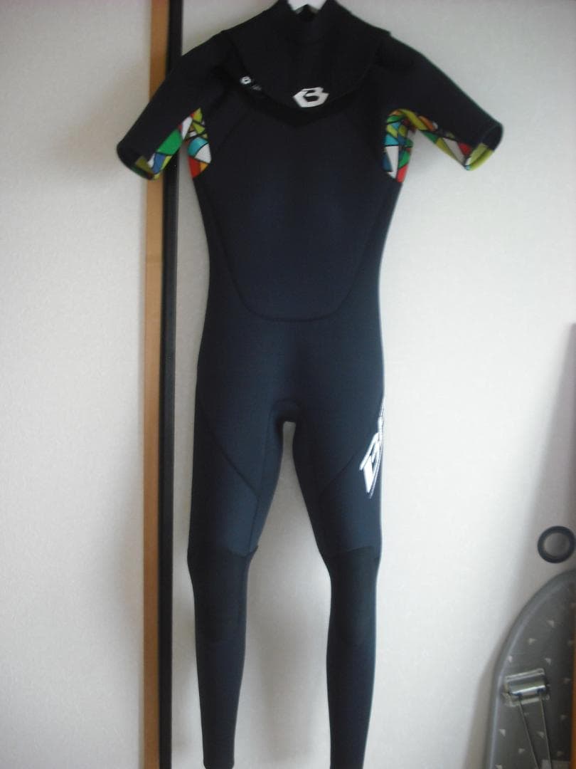 【程度良好】BEWET　ウエットスーツ（シーガル）既成ML　ステントグラス柄