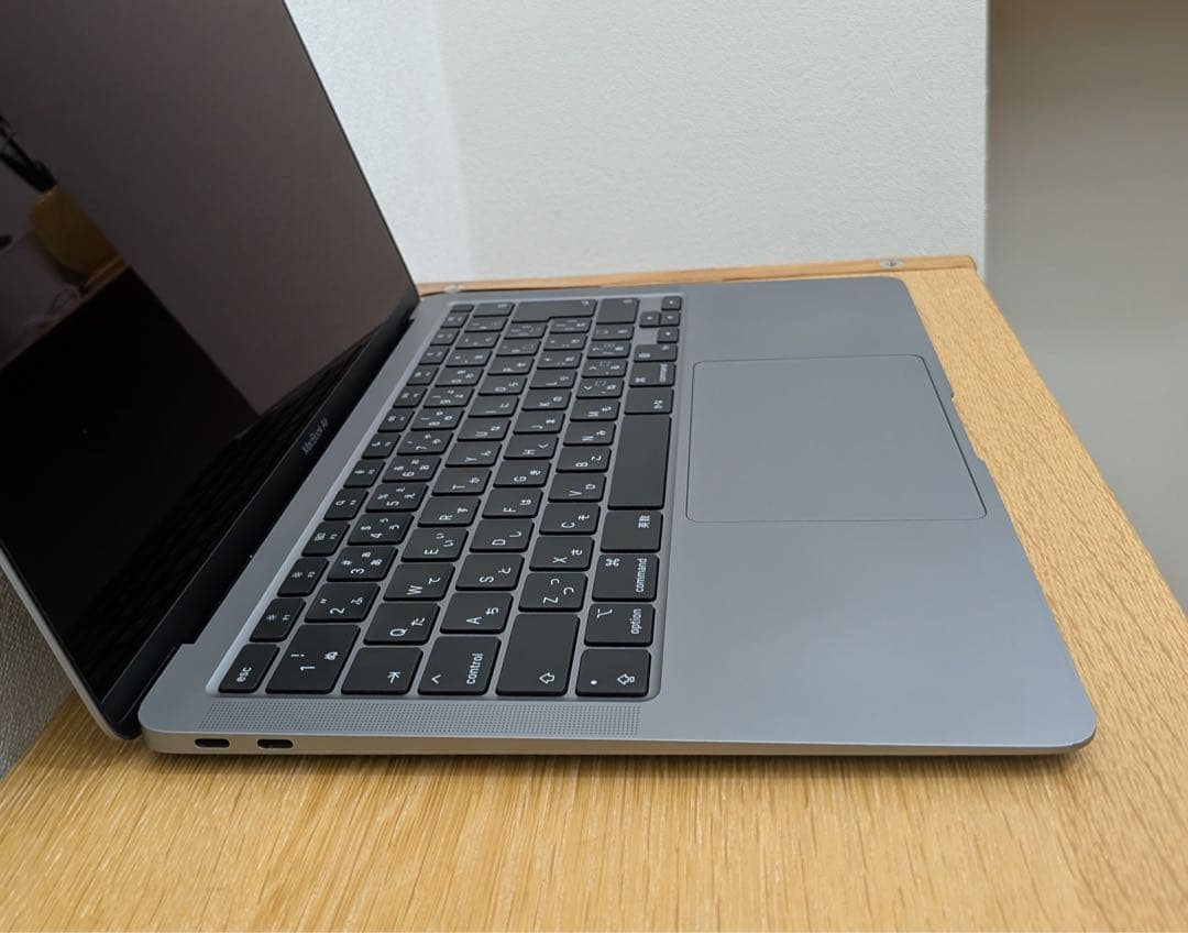 美品：MacBook Air 2020 M1/8GB/1TB スペースグレイ
