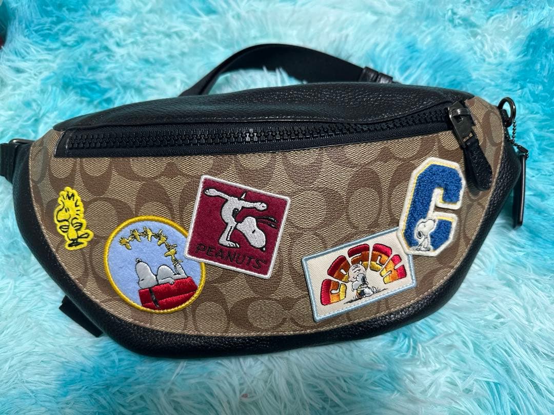 COACH スヌーピー パッチ ボディバッグ