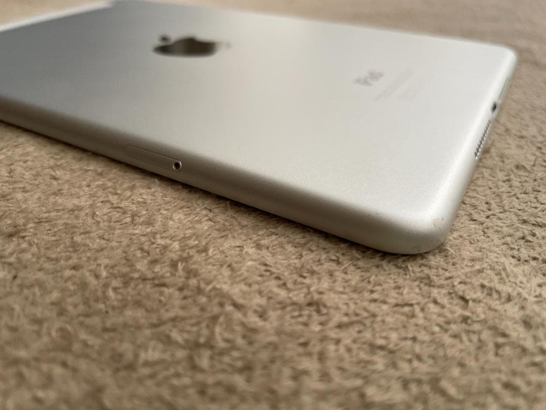 iPad本体 iPad mini 4 128GB Wi-Fi + Cellular