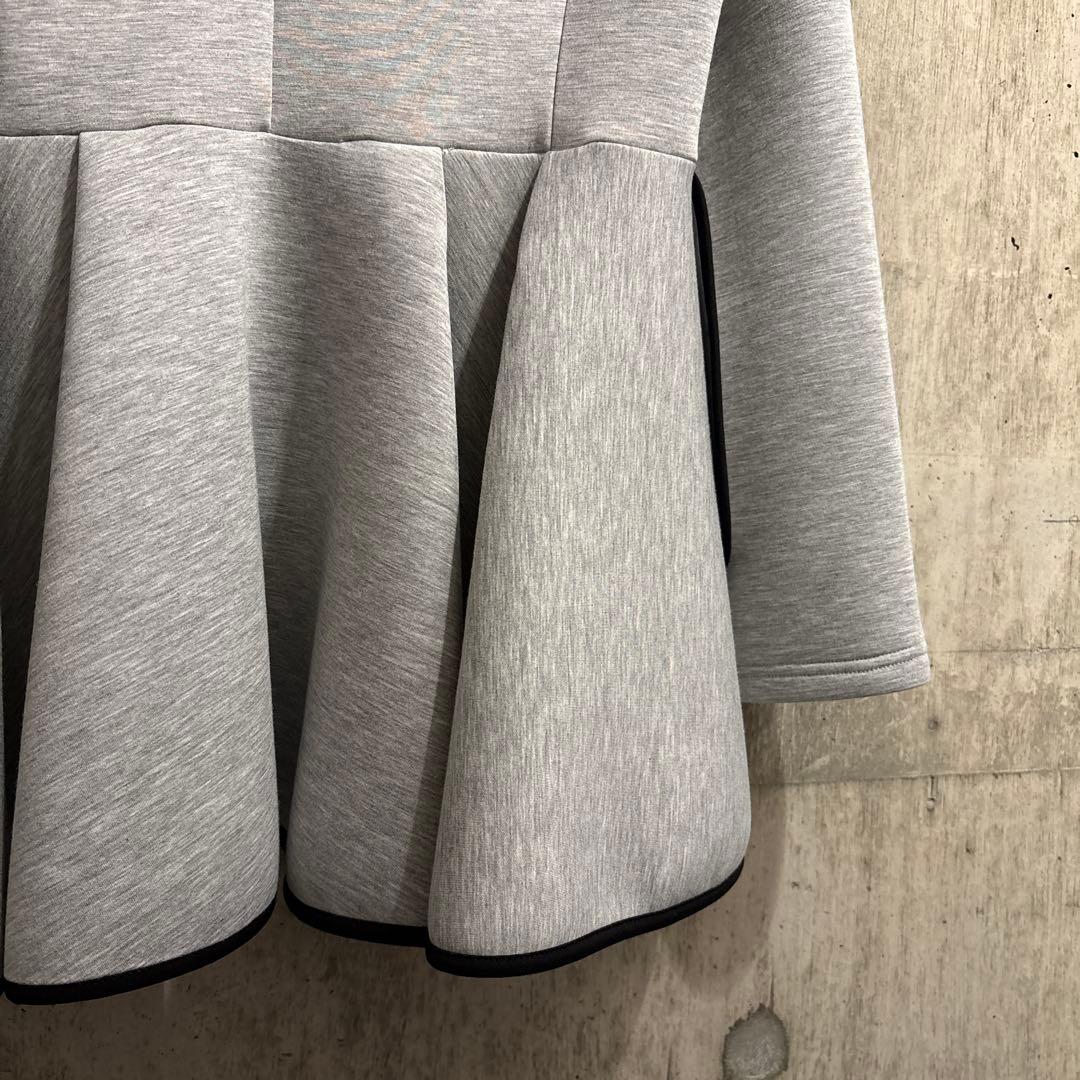 DOSDIOSAS ダンボールニットフリルパーカー