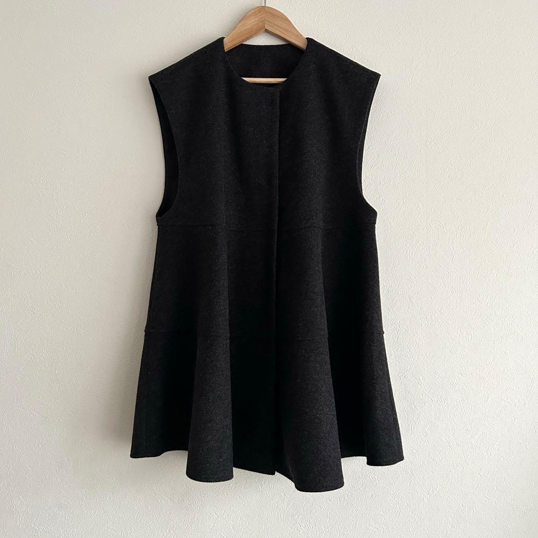 anana アナナ　ティアードペプラムノーカラー ストレッチ ベスト ジレ