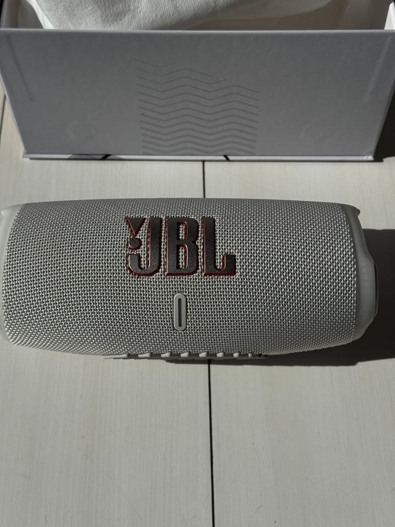 JBL CHARGE5 White Bluetoothスピーカー