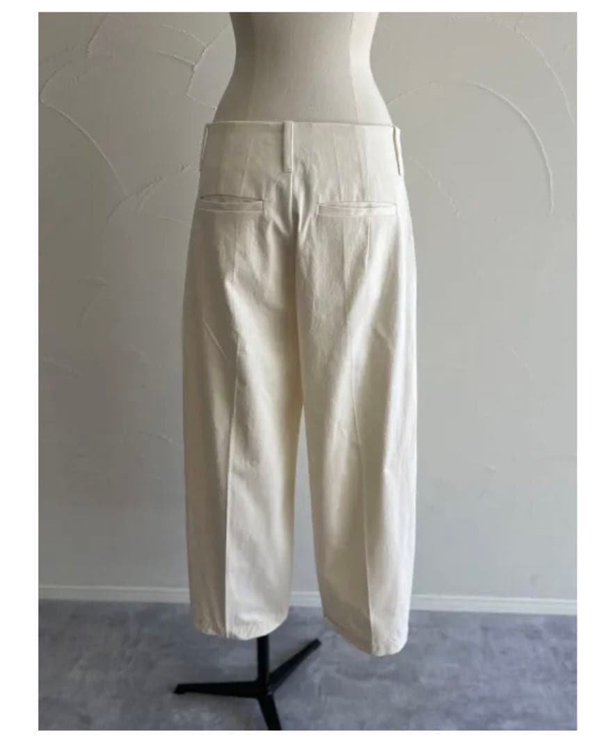 【てん】【新品】JULYNINE チノパン/アッシュホワイト　Ｍサイズ