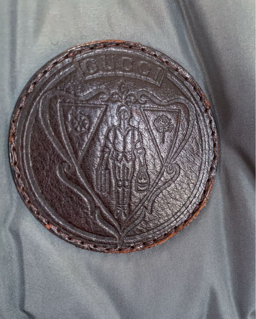 GUCCI ダウンジャケット フード付き