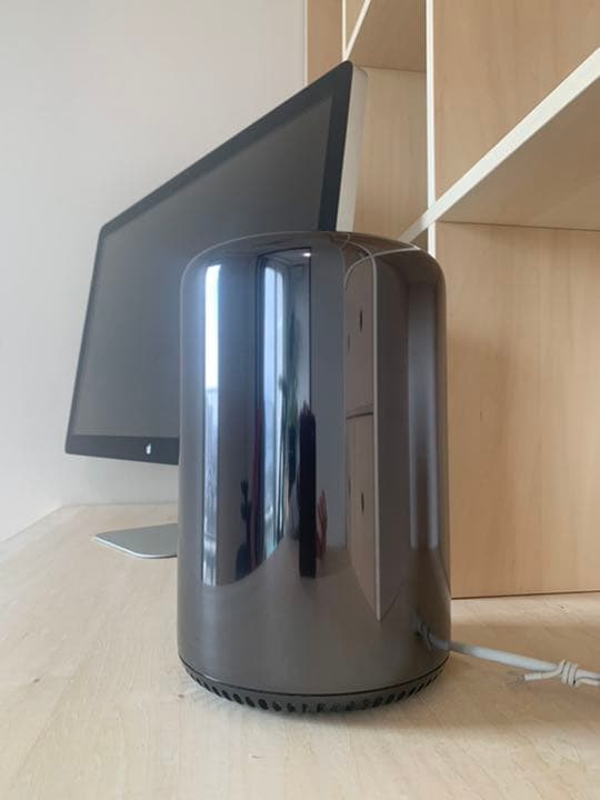 Mac Pro本体 & モニター