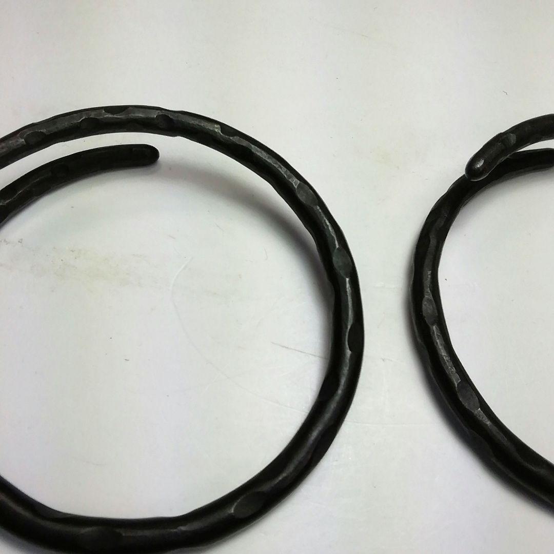 Ｓ６０２　釜鐶　『鉄　石目鐶』『釜師　吉羽興兵衛作』　共箱　茶道具