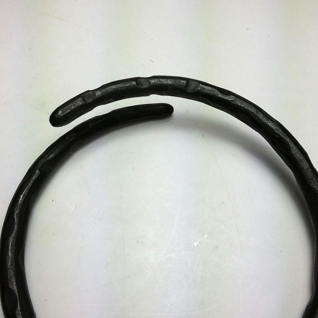 Ｓ６０２　釜鐶　『鉄　石目鐶』『釜師　吉羽興兵衛作』　共箱　茶道具