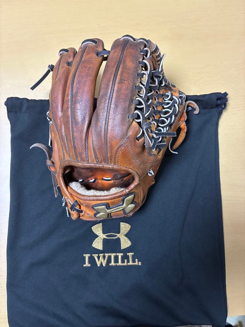 アンダーアーマー 硬式野球グローブ ・グラブ袋付き