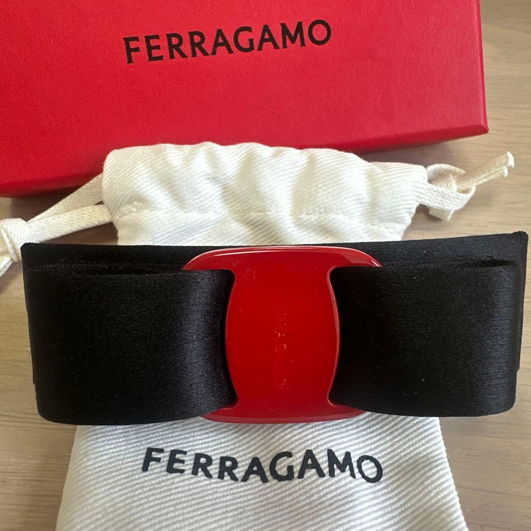 フェラガモ　バレッタ　新品未使用　送料込