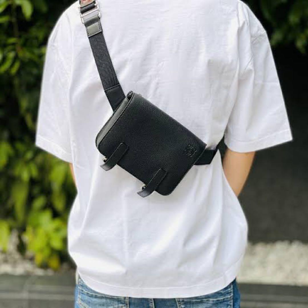 ロエベ ミリタリー　ボディ　ショルダー　バック