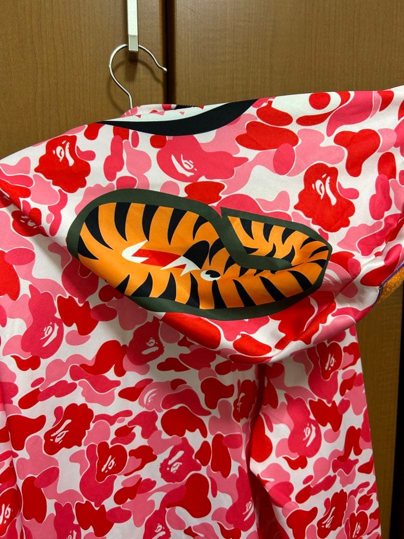 エイプ　ピンク迷彩パーカー