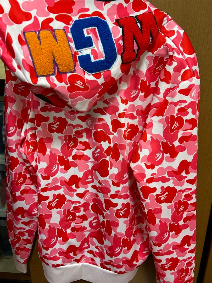 エイプ　ピンク迷彩パーカー