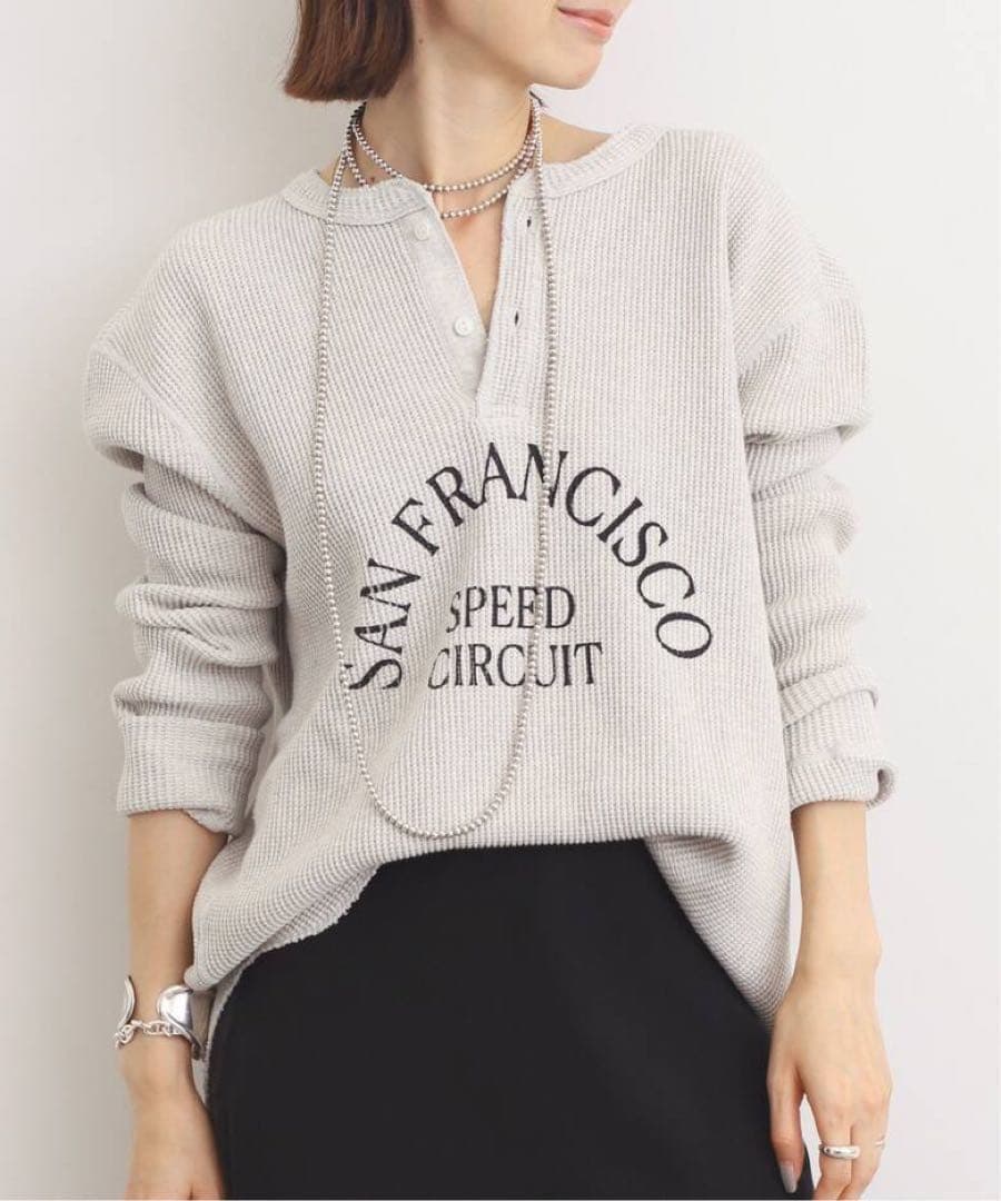 アパルトモングッドグリーフ PRINTED HENLEYNECK TOP