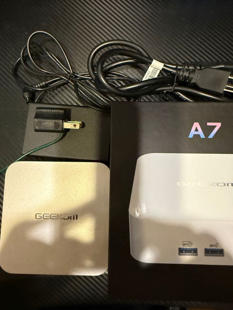 ミニPC GEEKOMA7 Ryzen9 7940HS DDR5/32GB SSD/2TB