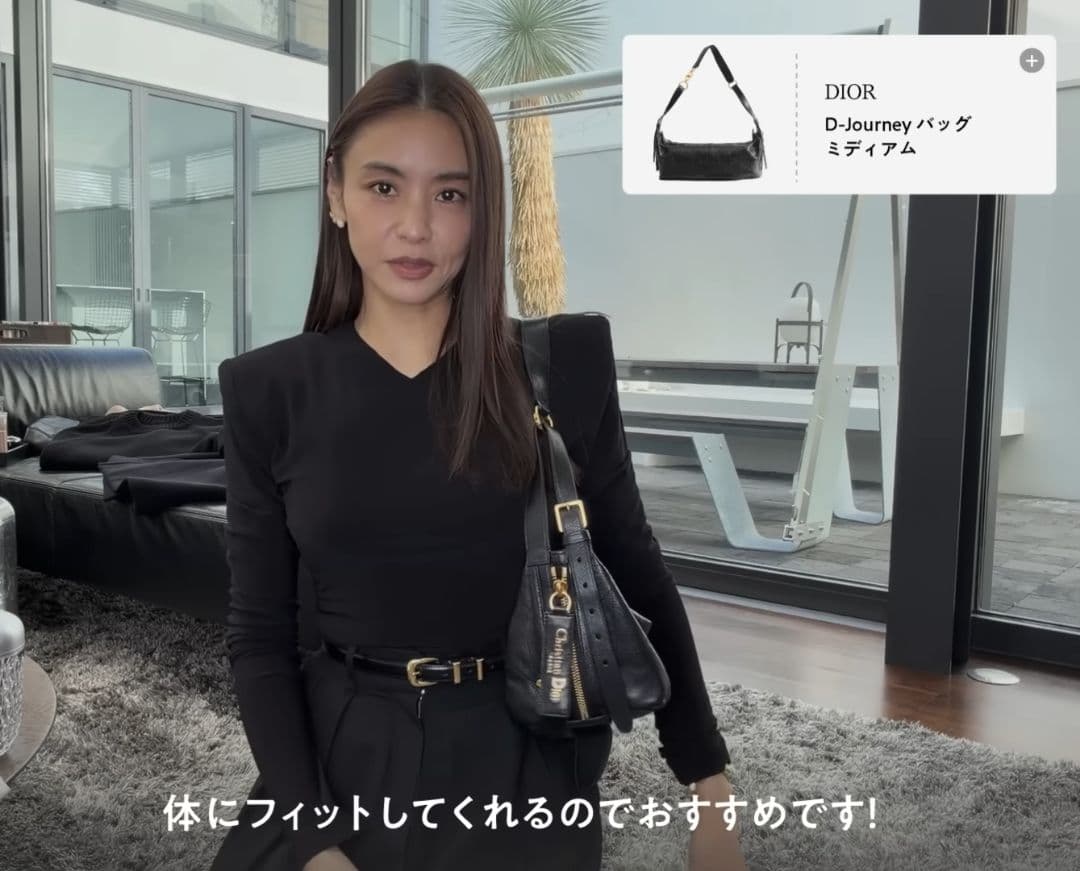 滝沢眞規子サン着用ショルダーパッドVネックトップス