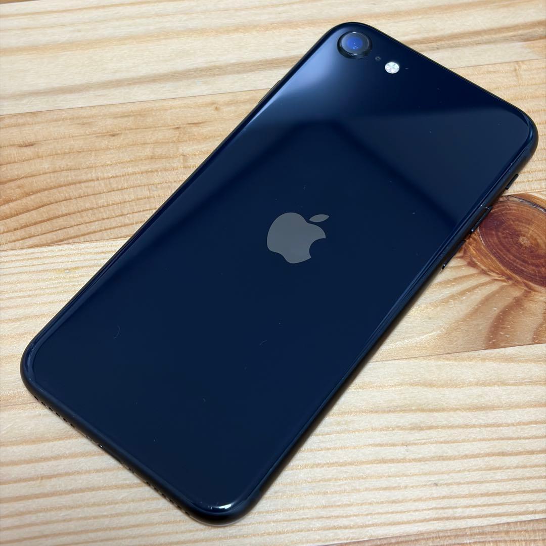 あ*ま様 バッテリー新品　iPhoneSE第3世代64GB SIMフリー　美品