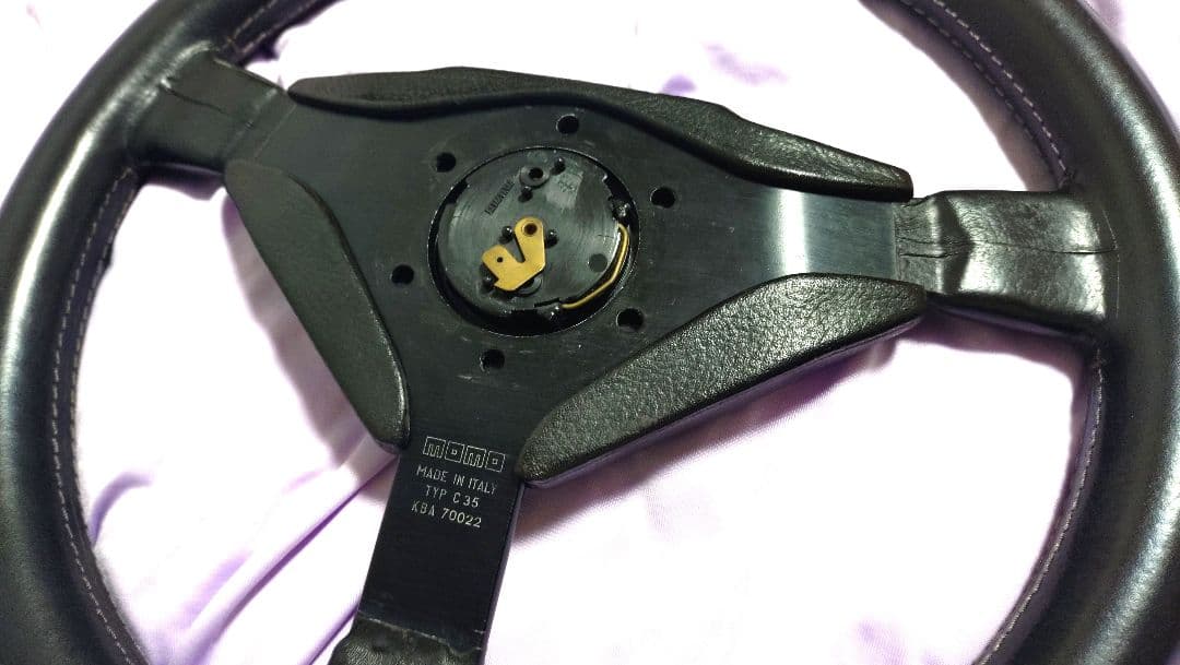 【MOMOステアリング】マリオ・アンドレッティモデル (ホーンボタン&パッド付)