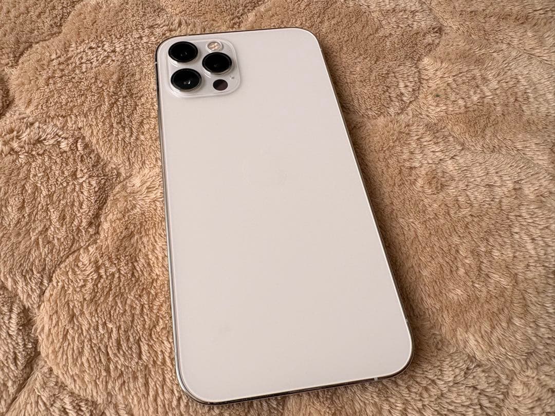 Apple iPhone 12pro シルバー