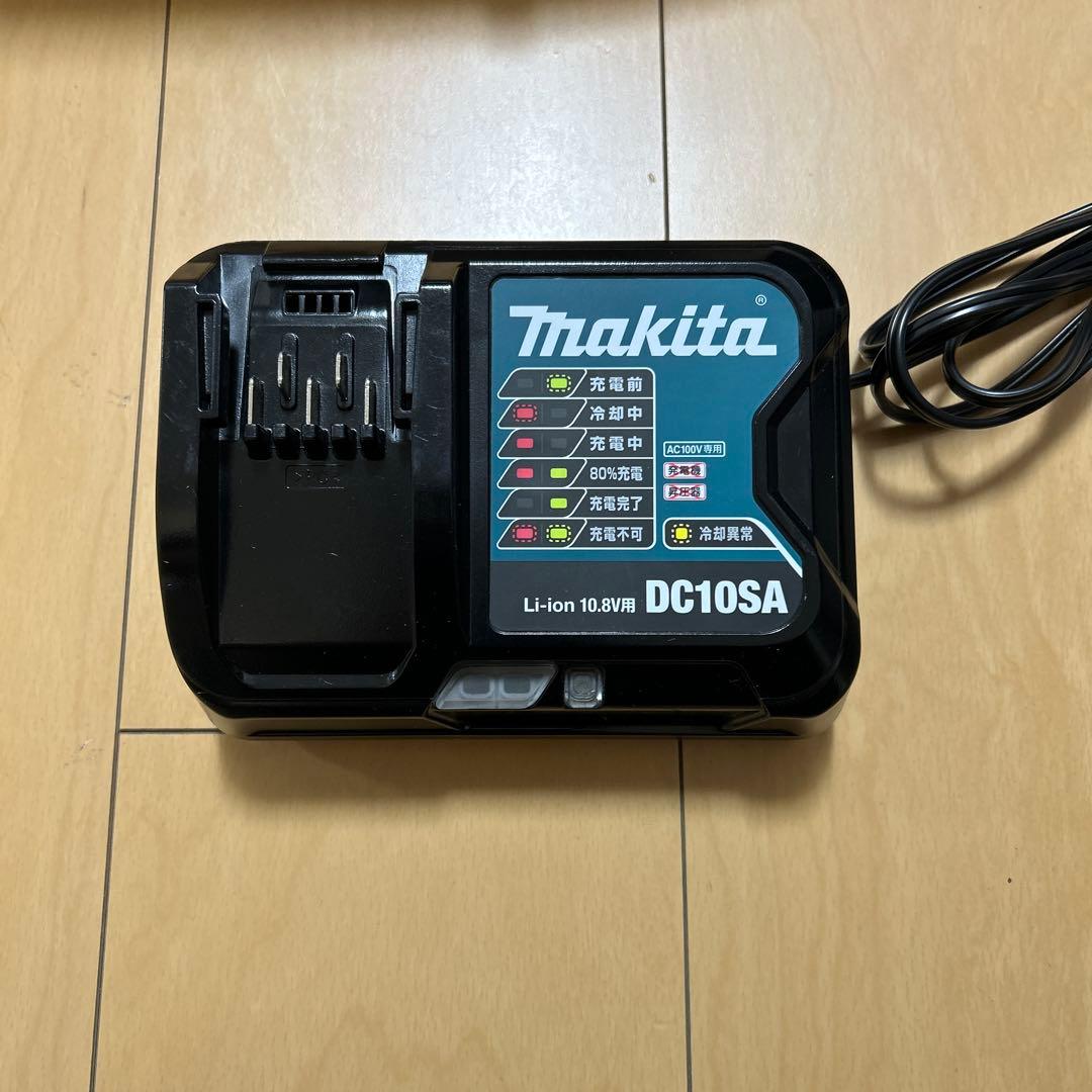 makita マキタ　充電式クリーナー　CL107FD