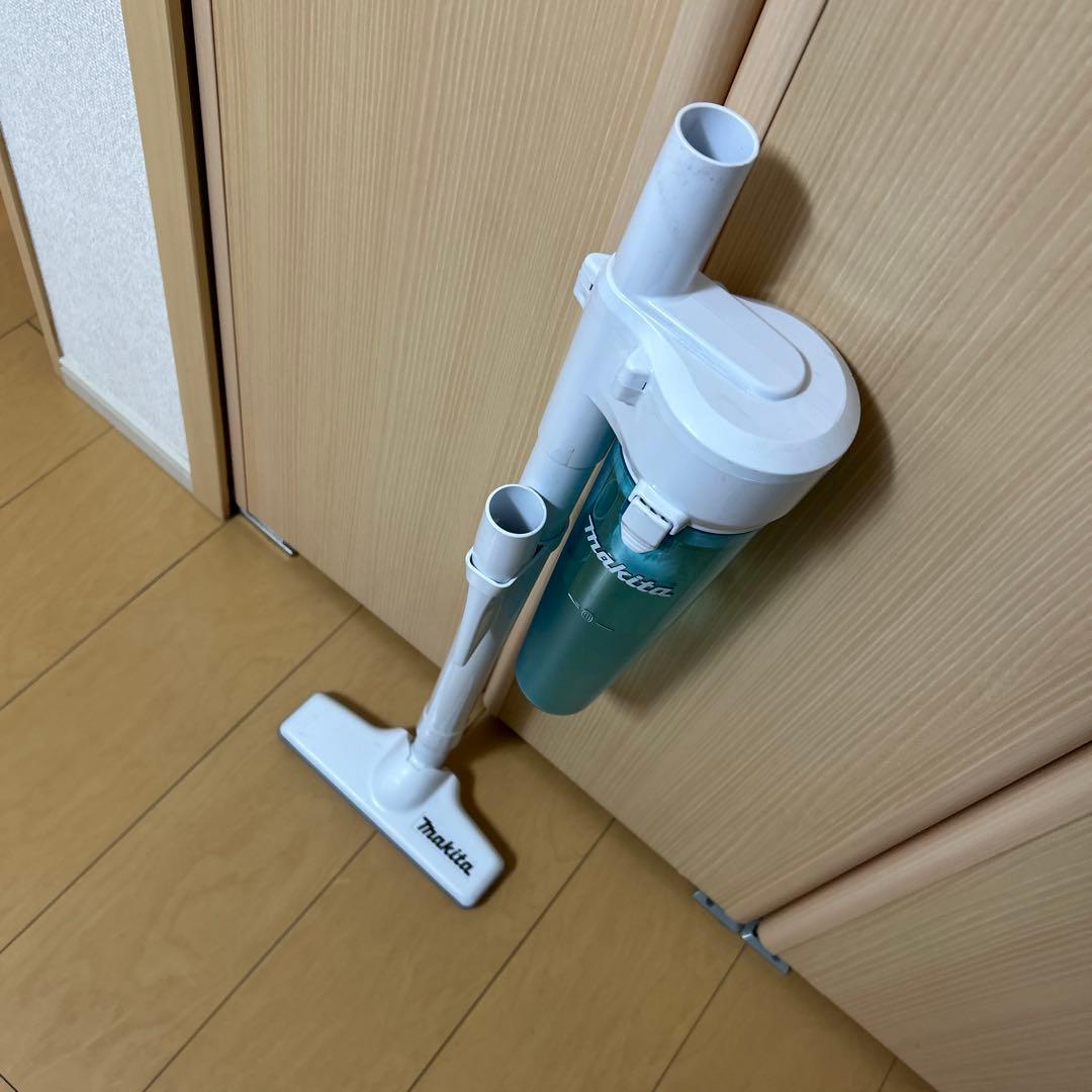 makita マキタ　充電式クリーナー　CL107FD