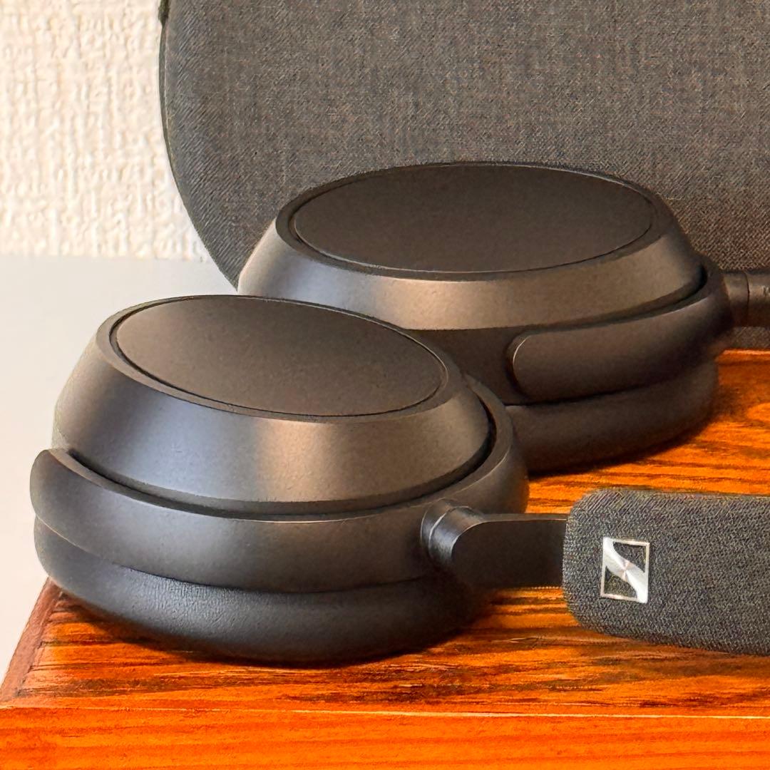 ゼンハイザーのワイヤレスヘッドホンMomentum 4 Wirelessブラック