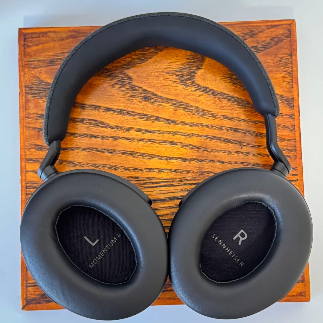 ゼンハイザーのワイヤレスヘッドホンMomentum 4 Wirelessブラック