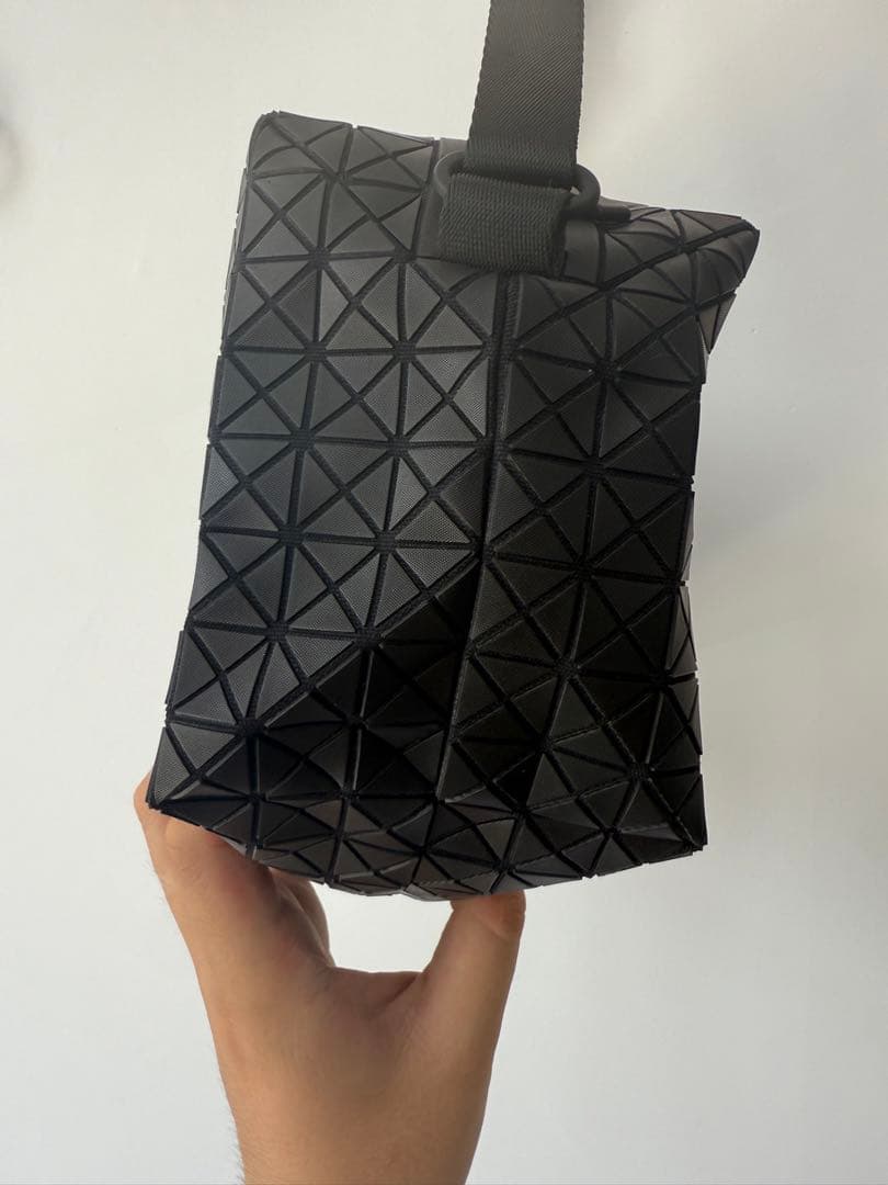 ISSEY MIYAKE ブラック ドラムバッグ 立体パターン