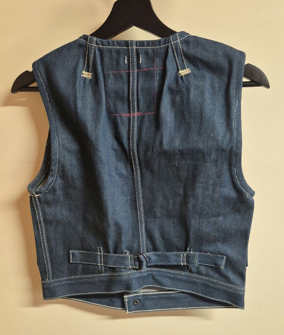 リーバイスレッド　ベスト　レディース