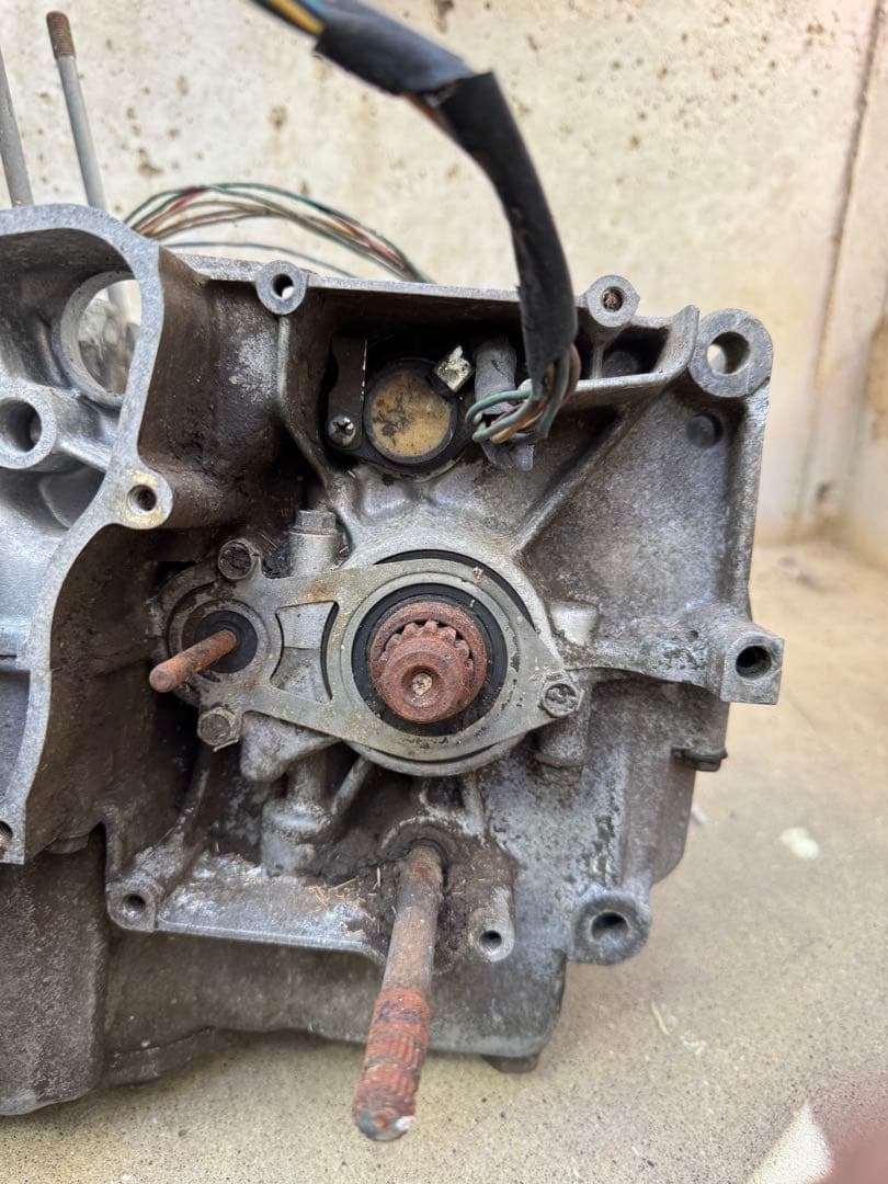 ぴ*様 SUZUKI GS400 腰下エンジン　部品取り