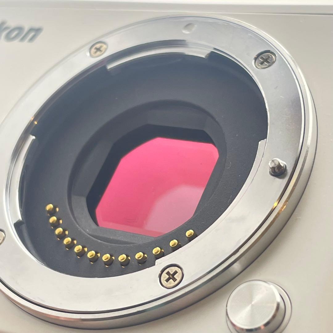 【ショット数2000・返品保証】Nikon1 J3ホワイト 標準レンズキット